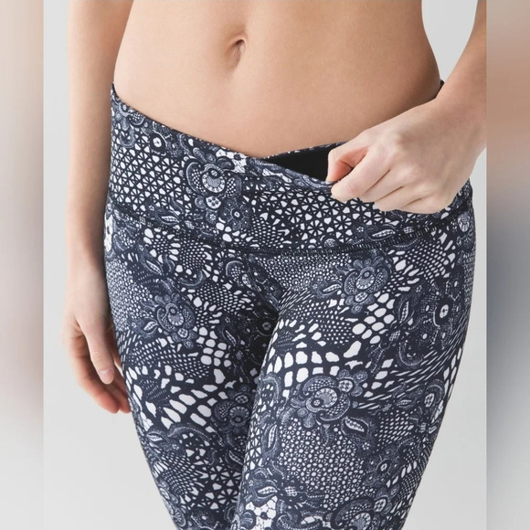 Lululemon Wunder Under Crop pretty lace Legging black white size 6 Athleisure - Picture 3 of 7